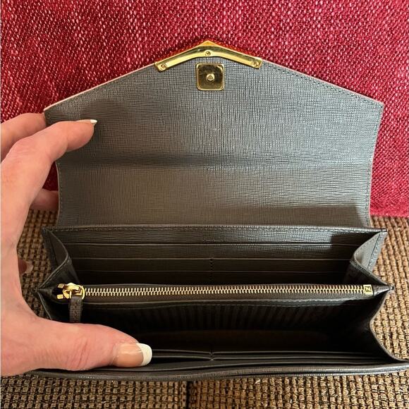 FENDI AUTHENTIC BLUSH PINK AND GRAY LEATHER ENVELOPE CONTINENTAL WALLET - Picture 3 of 10